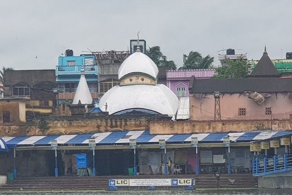 করােনা সংক্রমণের জেরে দর্শনার্থীদের জন্য শনিবার থেকে অনির্দিষ্টকালের জন্য বন্ধ করে দেওয়া হল তারকেশ্বর মন্দির 