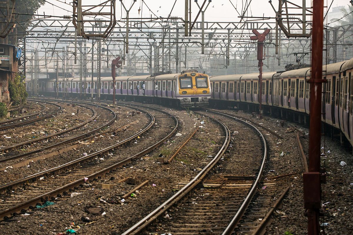 মেট্রোর কাজের জন্য বাতিল ট্রেন 