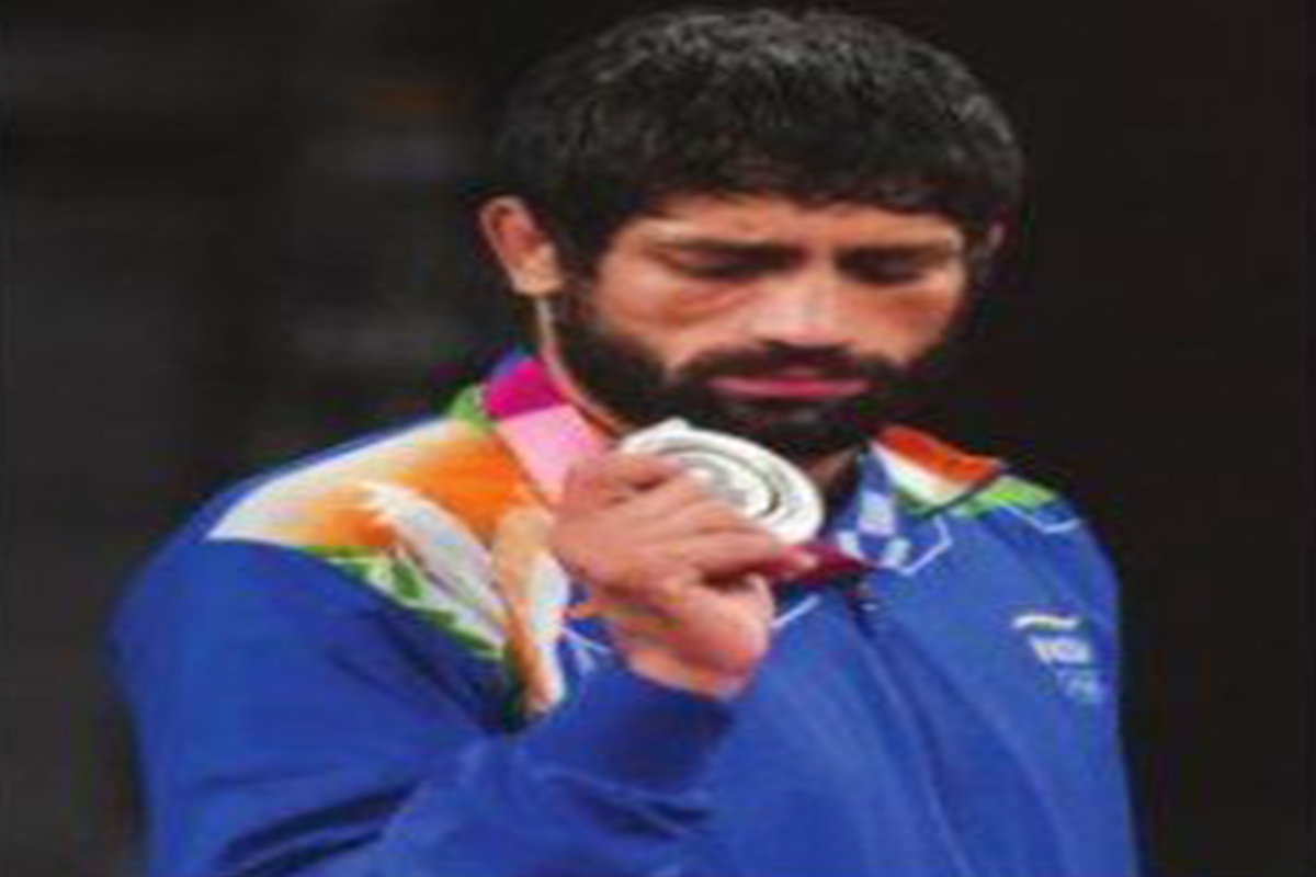 সূর্যোদয়ের দেশে রবি’র হাতে রুপাের ঝিলিক