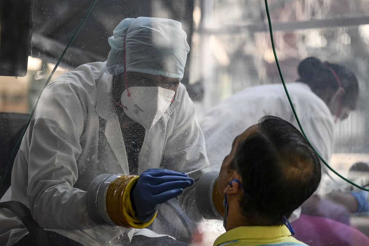 তৃতীয় ঢেউয়ের মধ্যেই সর্বনিম্ন কেস দেশে