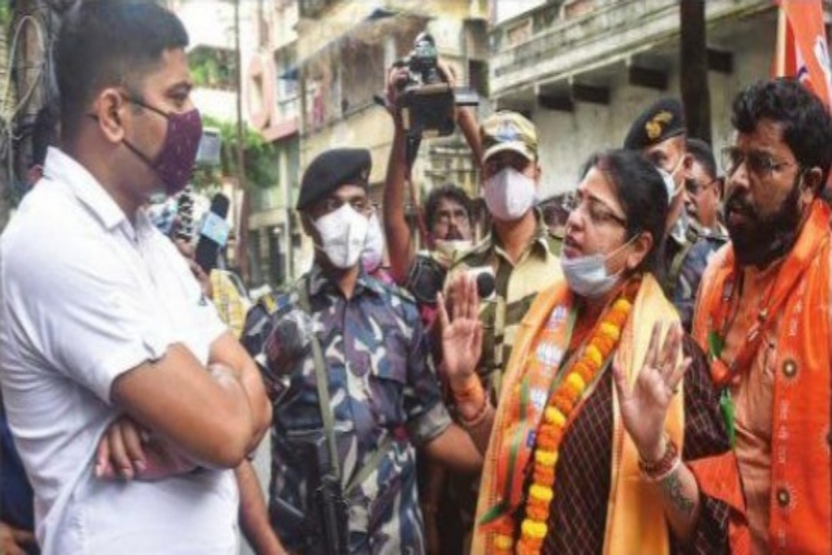 বচসা পুলিশের সঙ্গেও, প্রচারে বেরিয়ে স্থানীয়দের বাধার মুখে প্রিয়াঙ্কা টিবরেওয়াল