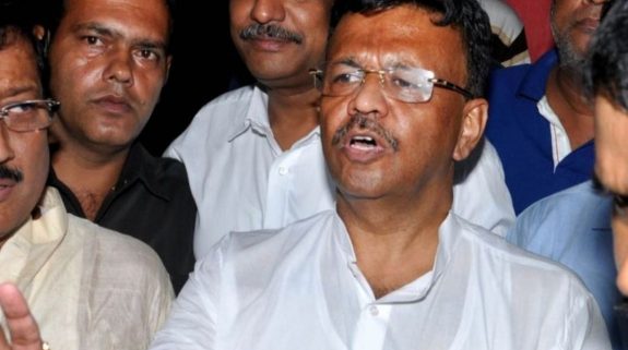 বিধানসভার অন্দরে টানটান নাটক, ঋতব্রতর ঘরে ফিরহাদকে নিয়ে গেলেন সন্দীপন