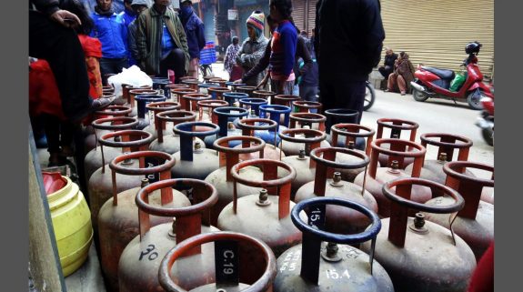 সুযোগ থাকা সত্ত্বেও পিএনজি না নিলে তিন মাসে বন্ধ এলপিজি— কড়া নির্দেশ কেন্দ্রের