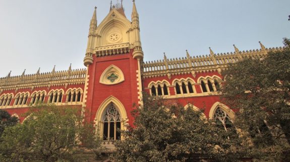একবালপুরের দুই বেআইনি বহুতল ঘিরে মামলা, ‘মামলা করে প্রত্যাহার’ অভিযোগে বিস্মিত প্রধান বিচারপতি