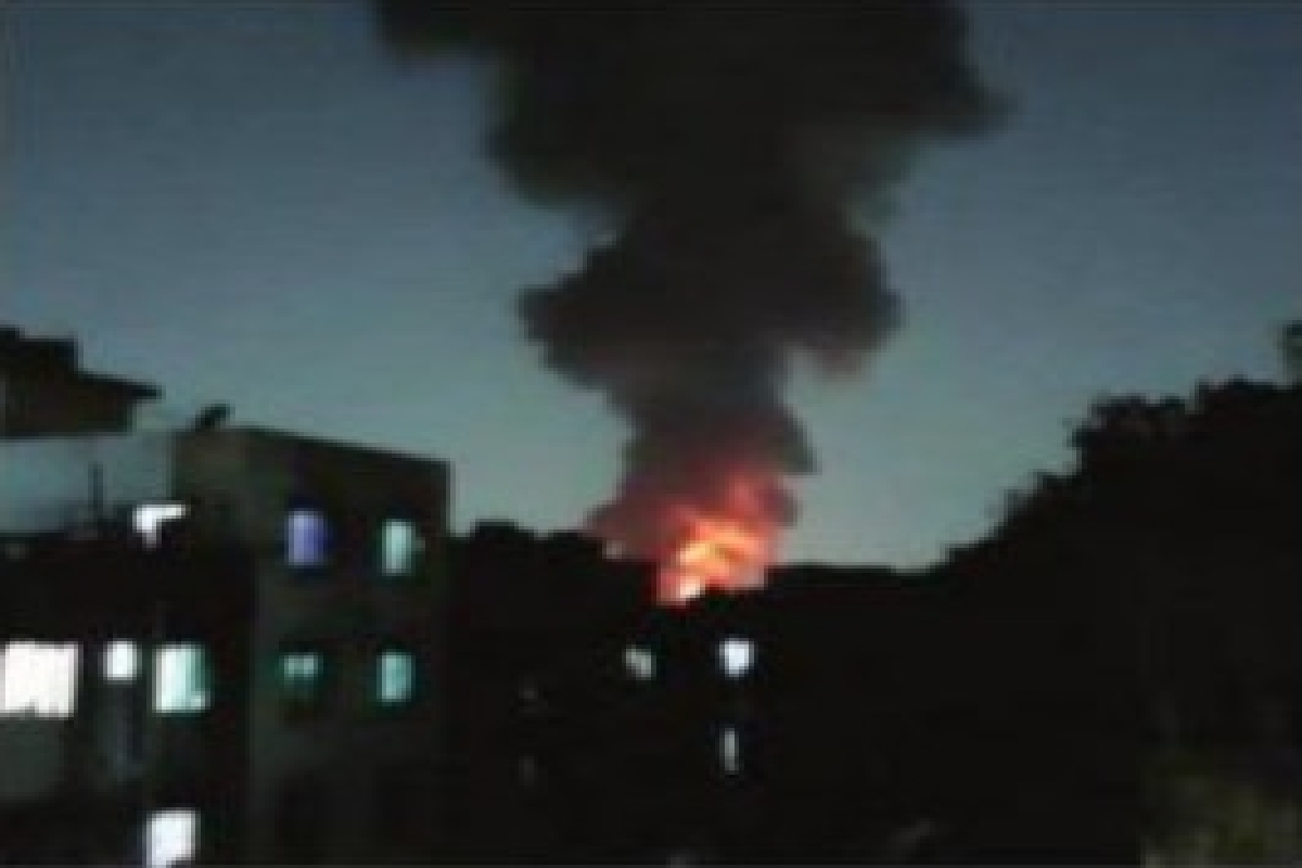 ট্যাংরায় চামড়ার গুদামে আগুন