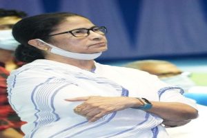 অসুস্থ তরুণ মজুমদারকে দেখতে গেলেন মুখ্যমন্ত্রী