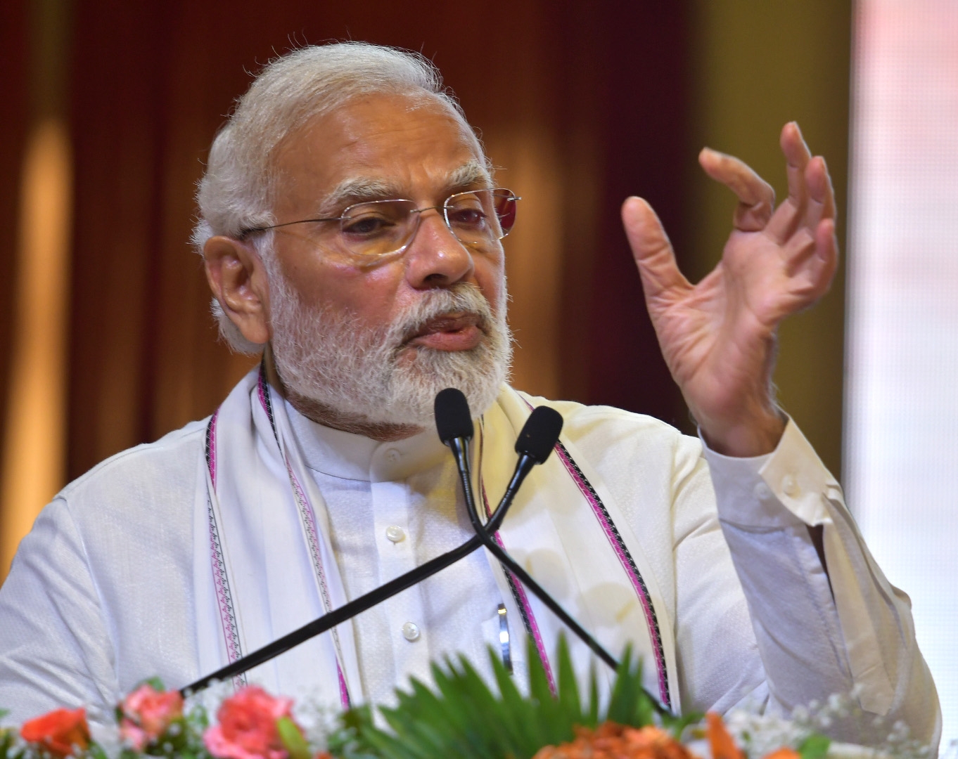 উদ্বোধন করবেন মোদি ‘সুইমিং পুলে’ ডুব দিয়ে পুণ্যস্নানের বন্দোবস্ত বারাণসীর নমো ঘাটে