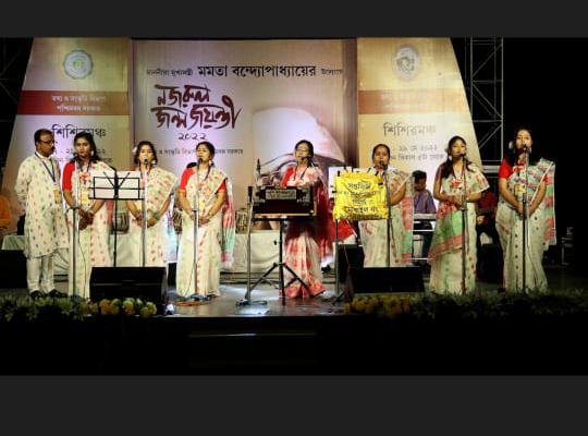 সুর-লয়-তাল-ছন্দ গানের ভুবনে দিন যাপন করেন “সপ্তডিঙ্গা কয়ার” এর কর্ণধার শ্রীমতী শুভা দে