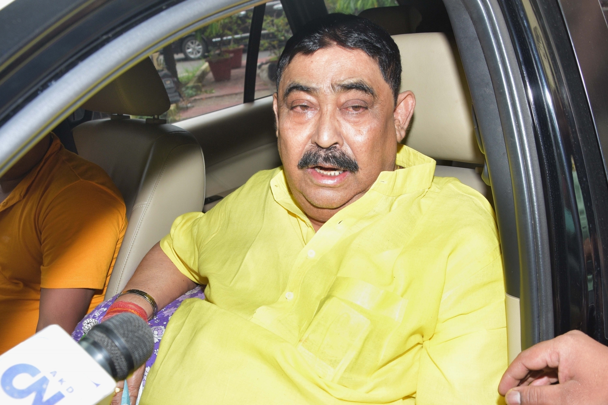 বিস্ফোরক মন্তব্য  ব্যবসায়ীর ,  অনুব্রতর হাতে দেড় কোটি দিয়েছিলাম