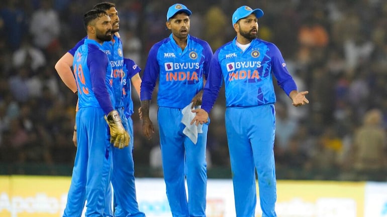 বোলিং নিয়ে চরম হতাশা প্রকাশ  করলেন রোহিত শর্মা 