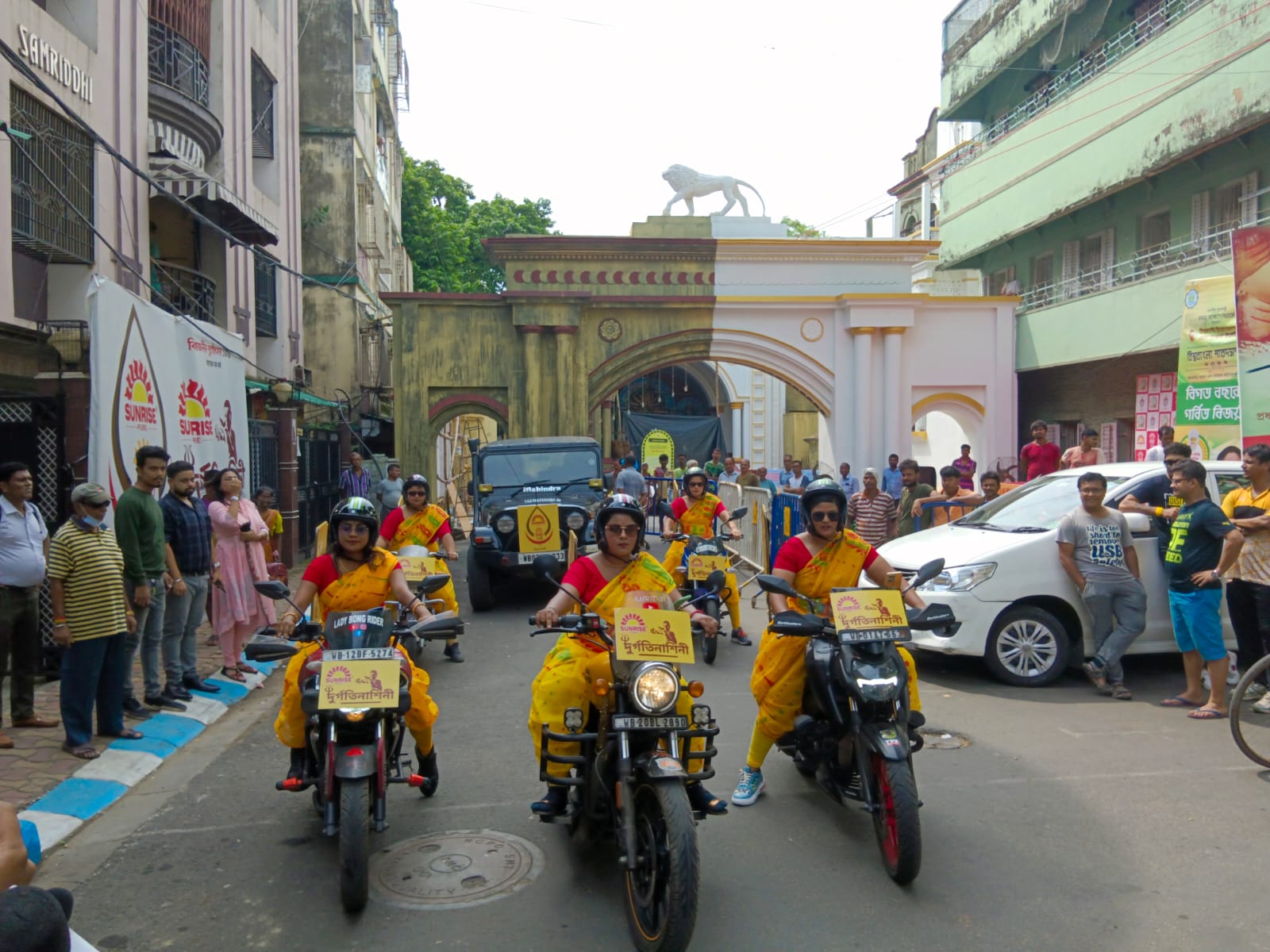 দুর্গাপুজো উপলক্ষে সচেতনতার প্রচার তিলোত্তমায় 
