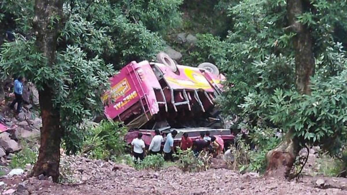 যাত্রী সহ খাদে বাস, মৃত ৭