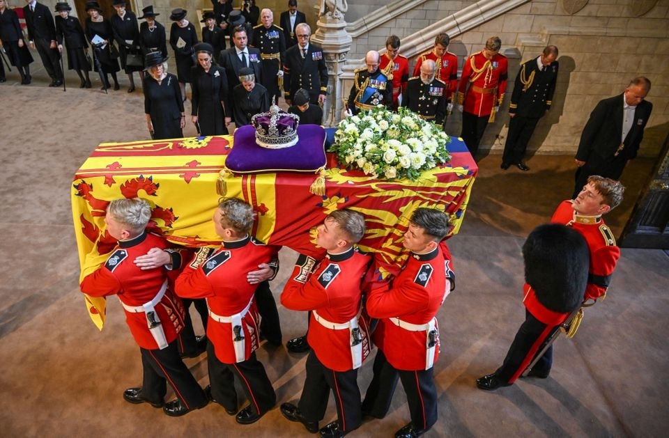 ব্রিটেন-চিন সংঘর্ষের জের, রানি এলিজাবেথের কফিনের কাছ যাওয়া নিষিদ্ধ চিনা প্রতিনিধিদের