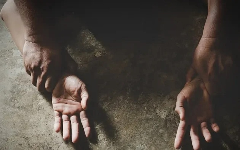 পাড়ার পরিচিত তরুণী ফেলল ফাঁদে ,সাহায্যের নামে ‘গণধর্ষণ’, গ্রেফতার দুই ফুটবলার 