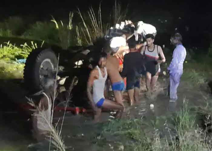 তীর্থযাত্রীবাহী গাড়ি পুকুরে পড়ে মৃত ২৬ জন, আহত ২০