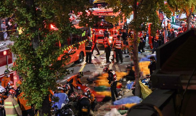 হ্যালোইনের আনন্দে বিষাদের সুর, পদপিষ্ট হয়ে মৃত্যু ১৫০ জনের 