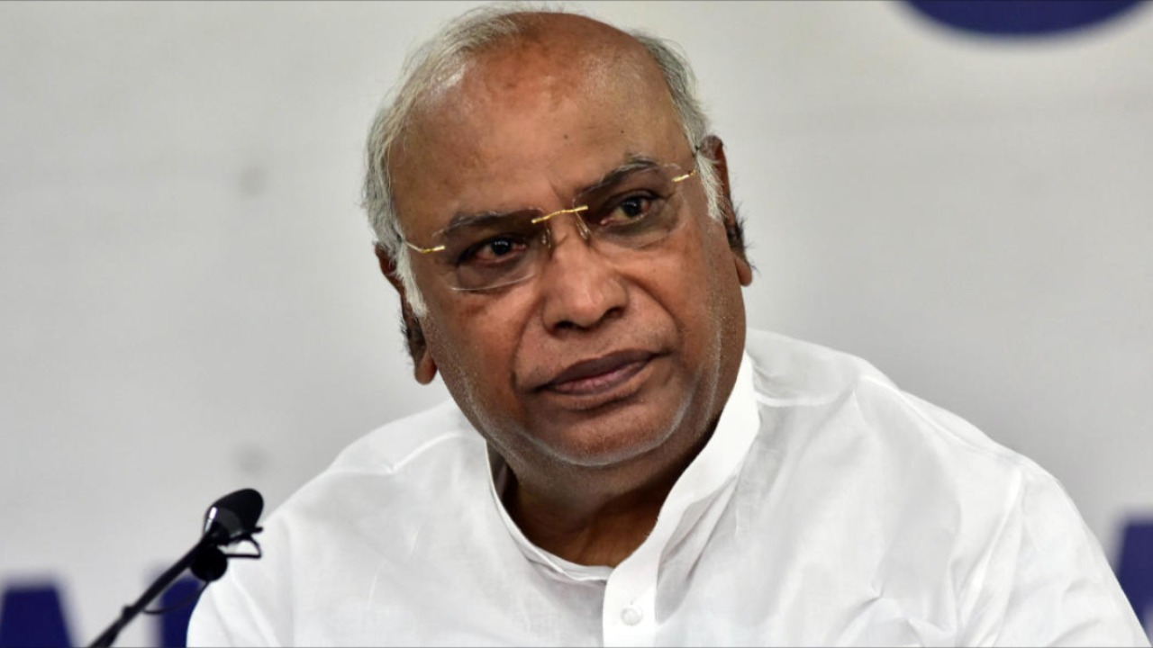 খাড়গে কংগ্রেস সভাপতি, রাজ্যসভায় দলনেতার দায়িত্ব ছাড়াতেই নিশ্চিত 