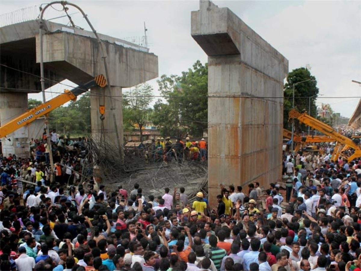 ৯৭ বছরের পুরনো সেতু ভেঙে পড়ল ওড়িশার কালাহান্ডিতে