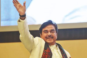 দেখা মিলছে না বিহারীবাবুর, আসানসোল জুড়ে পড়েছে শত্রুঘ্ন নিখোঁজ পোস্টার