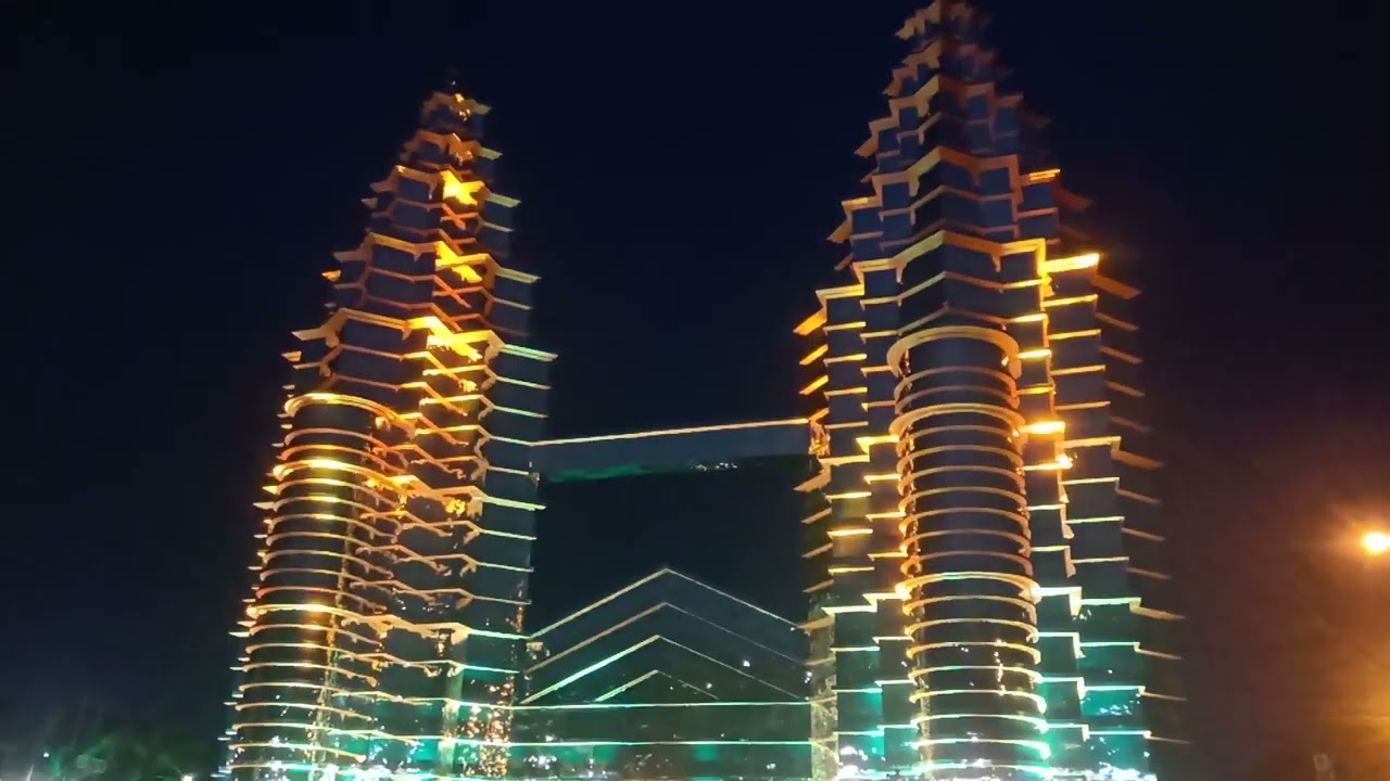 শর্ট সার্কিটের আতংক, আঁধারে ঢাকল এই টুইন টাওয়ার