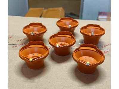 ব্যাটারি  কিংবা বিদ্যুতে নয় বরং জলে জ্বলছে এই আশ্চর্য প্রদীপ 