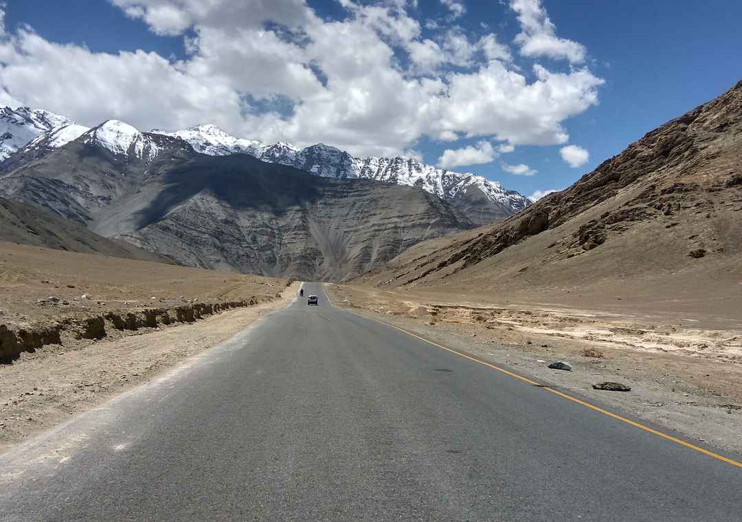 নারী সুরক্ষা ও শিশুশ্রম বন্ধের বার্তা দিতে আরামবাগ থেকে লাদাখ পাড়ি প্রদীপের 