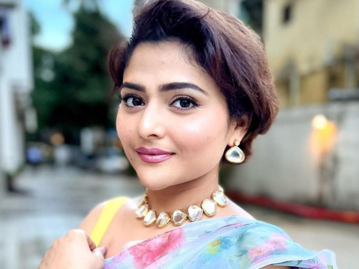 মৃত্যুর সঙ্গে পাঞ্জা লড়ছেন অভিনেত্রী ঐন্দ্রিলা শর্মা 