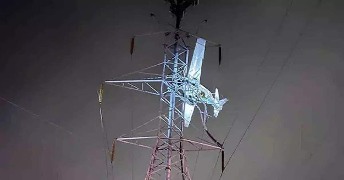 বিদ্যুতের তারের উপর বিমান ভেঙে ‘ব্ল্যাকআউট’ ৯০ হাজার বাড়ি 