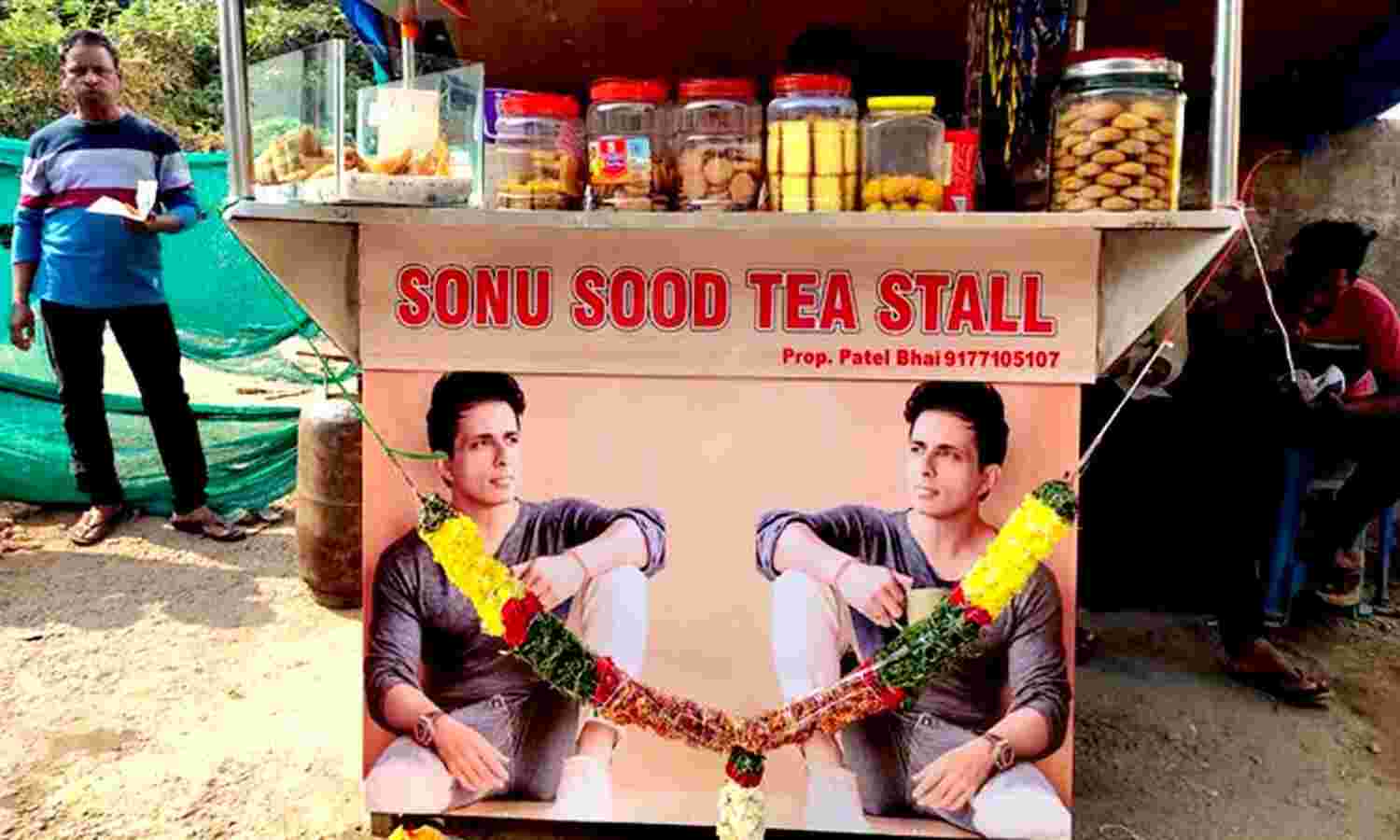 বলিউড অভিনেতা সোনু সুদের নামে চায়ের দোকান