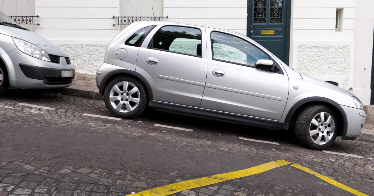 এক আধ বার নয়, পর পর তিন বার! নিজের গাড়িতেই চাপা পড়ে আহত মহিলা