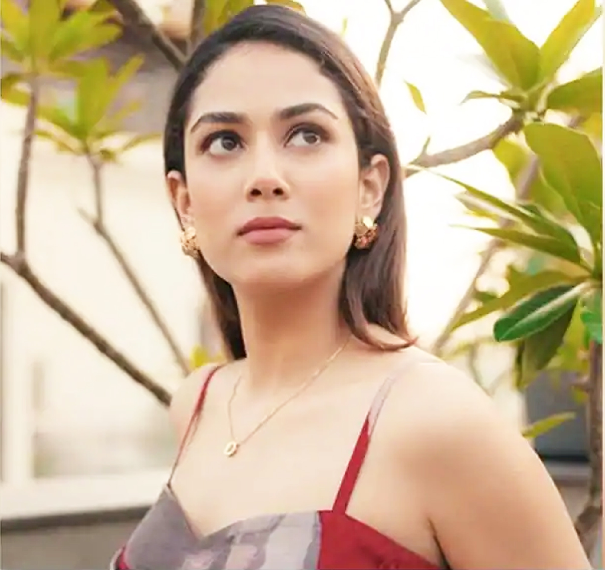 আচরভর্তি জার নিয়ে আটক মীরা