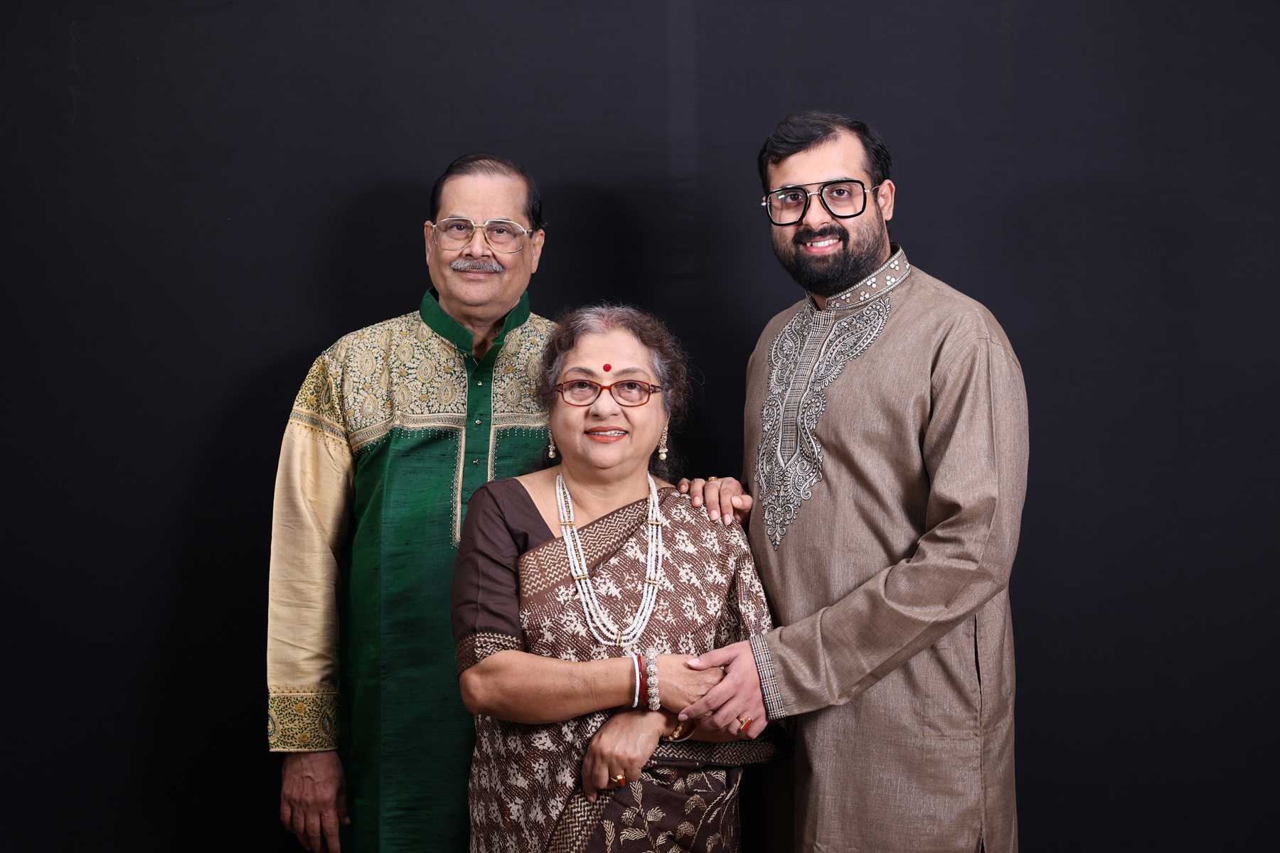 অঞ্জন চক্রবর্তীর নতুন মিউজিক ভিডিও ‘খুঁজে যায় মনে’ এবং ‘নীরবতা’ প্রকাশিত হল