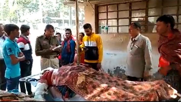 ভরা বাজারে মহিলার স্তন, কান, হাত, পা কেটে নিল যুবক