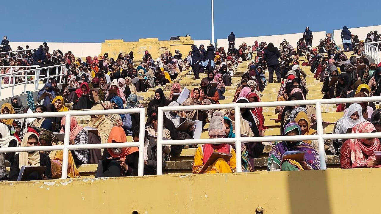 পাকিস্তানে ১,১৬৭ পদের জন্য হাজির ৩০ হাজার