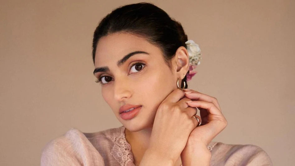 সিঁদুর, মঙ্গলসূত্র, এ কি হাল নববধূ আথিয়ার 