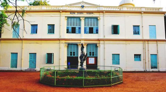 হকার-গাইডদের রুখতে কড়া বিশ্বভারতী