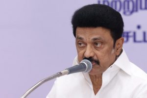 খোঁচা দিতে ‘বেহাল রাস্তা তাই ট্রেনে সফর করছি’, কেন্দ্রীয় সড়ক পরিবহন মন্ত্রীকে চিঠি স্ট্যালিনের