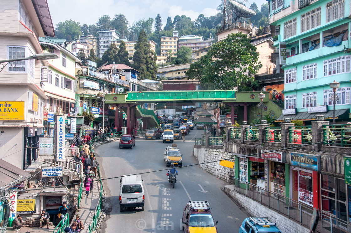 পাহাড়ে বনধ স্থগিত,মমতার ধমকে নরম হলেন বিনয় তামাং  