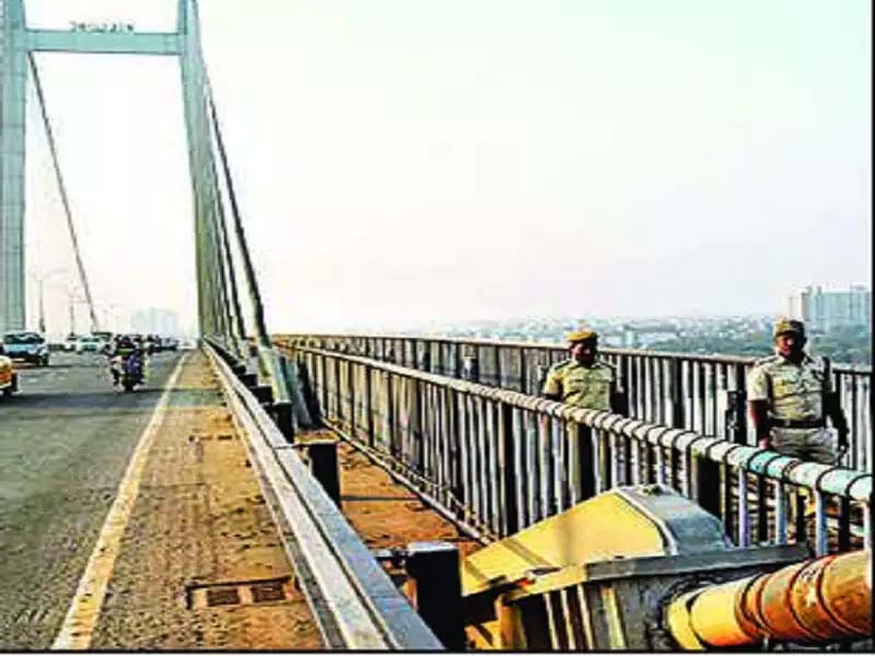 দ্বিতীয় হুগলি সেতু থেকে ঝাঁপ দিয়ে আত্মহত্যার চেষ্টা এক আইনজীবীর