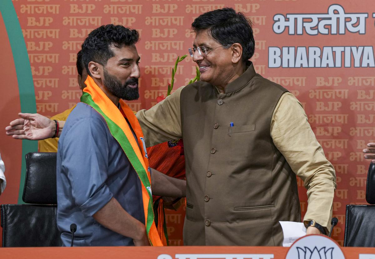 বিজেপিতে যোগ দিলেন বর্ষীয়ান কংগ্রেস নেতা এ কে অ্যান্টনির পুত্র অনিল অ্যান্টনি