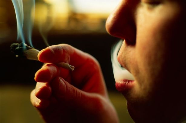 ধোঁয়া দেখলেই বলবে খালি করে দিন কামরা