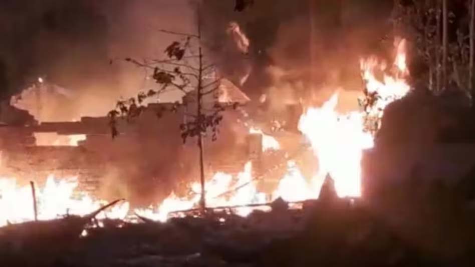 এগরার পর বজবজের মহেশতলার বাজি কারখানার বিস্ফোরণ ,উদ্ধার বেআইনি বাজি ,ক্ষোভে ফুঁসছে এলাকাবাসী 
