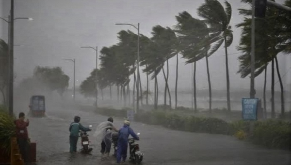 জোড়া ঘূর্ণাবর্ত-ঝড়বৃষ্টিতে ভাসবে কলকাতা 