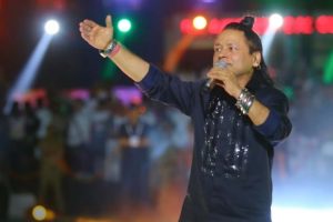 গাইতে উঠেই রুদ্রমূর্তি কৈলাস 