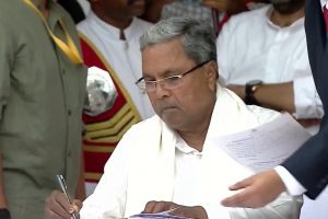 ৭৫-এ মুখ্যমন্ত্রী পদে দ্বিতীয় ইনিংস শুরু করলেন সিদ্ধারামাইয়া  