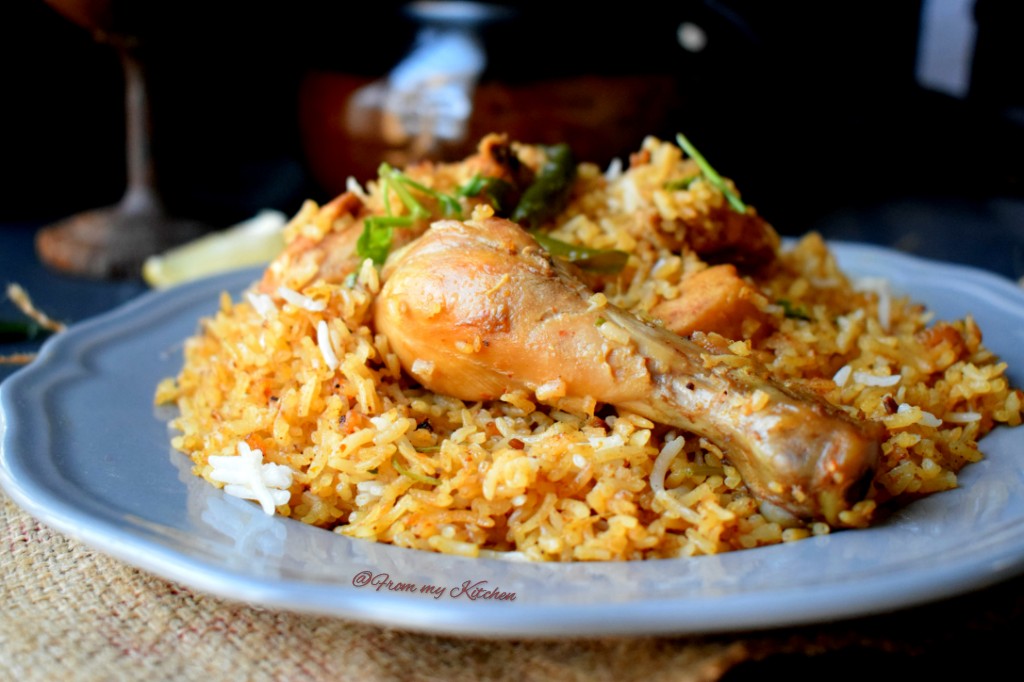 ছুটির দিনে বাড়িতই বানিয়ে ফেলুন চিকেন তেহারি।