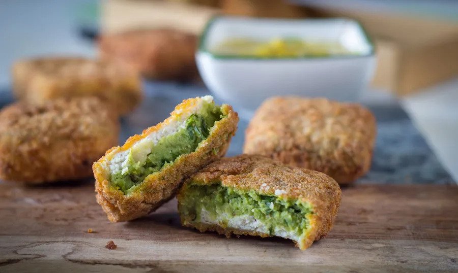 নিরামিষ-এর দিনে সন্ধ্যের জলখাবারে বানিয়ে ফেলুন কড়াইশুঁটি চিজ কাটলেট।