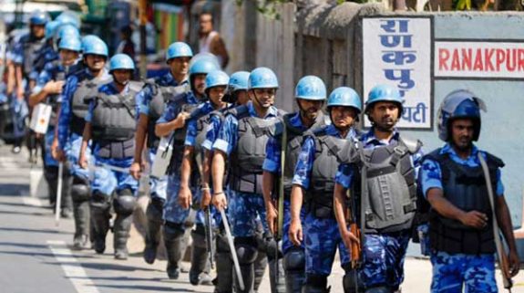 দার্জিলিঙে ৫০ কোম্পানি আধাসেনা, ‘দুর্গম কেন্দ্রে’ দু’দিন আগে যাবেন ভোটকর্মীরা