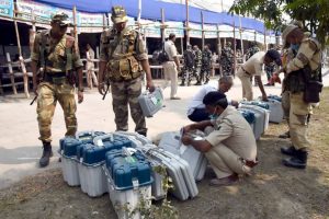 প্রতি দফা ভোটে ২৫০০ কোম্পানি বাহিনী, বুথের বাইরের ‘হুমকিতে’ও পুনর্নির্বাচন