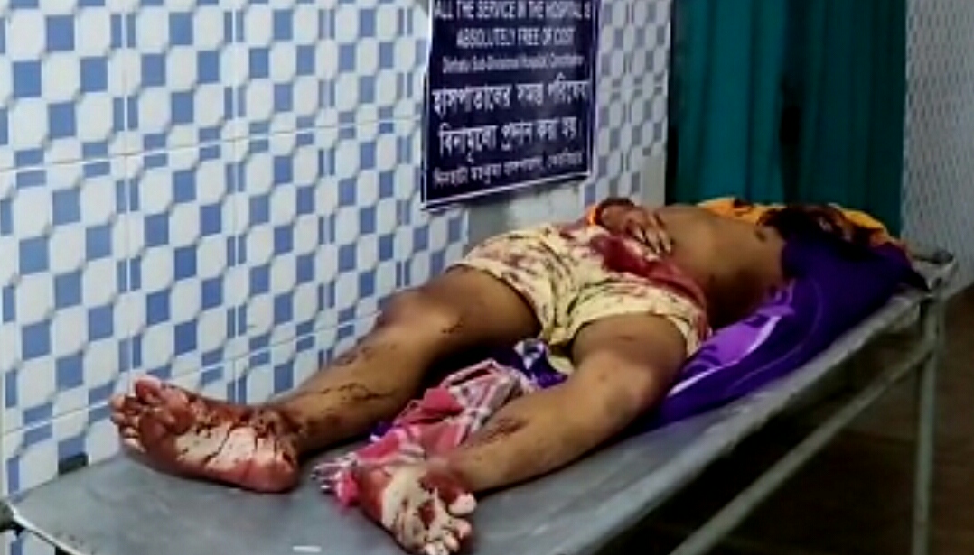 দিনহাটায় শ্যুটআউট, বাড়িতে ঢুকে মায়ের সামনে ছেলেকে গুলি করে খুন